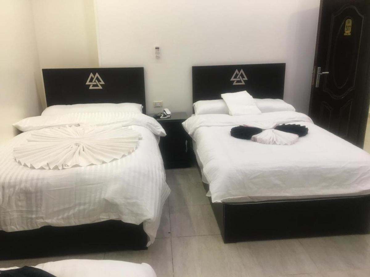 Magic Pyramids View Homestay *